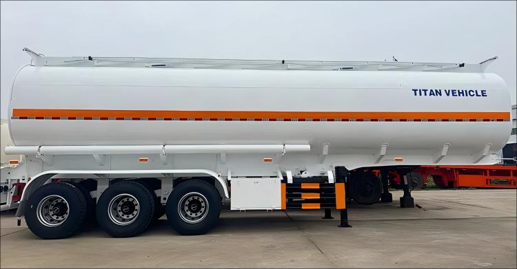 Remolque cisterna de combustible de 3 ejes en venta en Jamaica