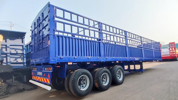 Cliente sudanés llega a TITAN para comprar un semirremolque de estaca