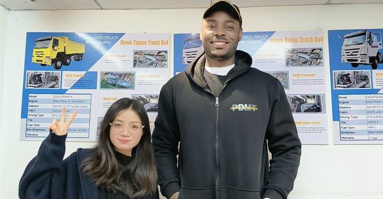 Un cliente de Ruanda visita TITAN para comprar un remolque de plataforma