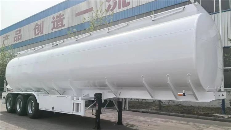 Remolque cisterna de combustible de 45.000 litros en venta en Sierra Leona