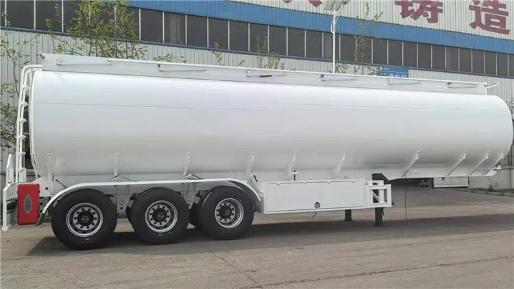 Remolque cisterna de combustible de 45.000 litros en venta en Sierra Leona