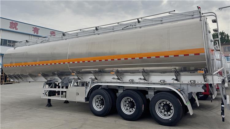 Remolque cisterna de aluminio en venta en Kenia