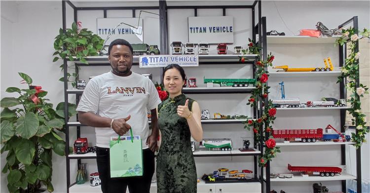 Remolque de plataforma baja extensible de 4 ejes en venta en Ghana