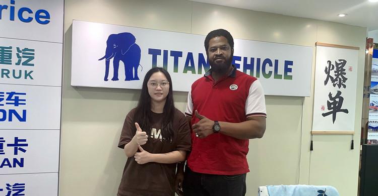 Cliente del Congo visita TITAN para comprar 3 unidades de remolques de plataforma