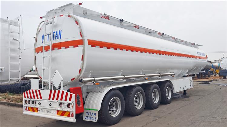 Remolque cisterna de combustible de 4 ejes en venta en Mozambique