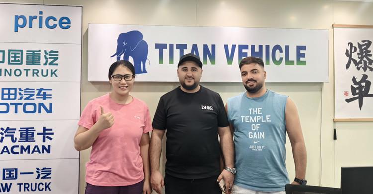 Clientes de Arabia Saudita visitan TITAN para comprar un remolque para petrolero