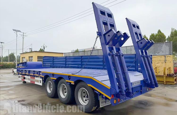 Un cliente guineano acudi&oacute; a TITAN para comprar un remolque de plataforma baja con cuello de cisne de 3 ejes.