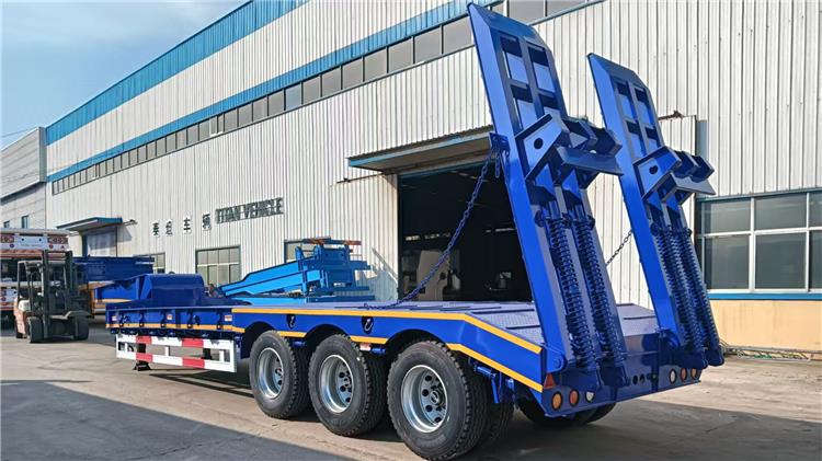 Remolque de plataforma baja de 60 toneladas a la venta en Congo