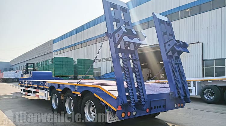 Semirremolque de plataforma baja de 3 ejes en venta en Angola