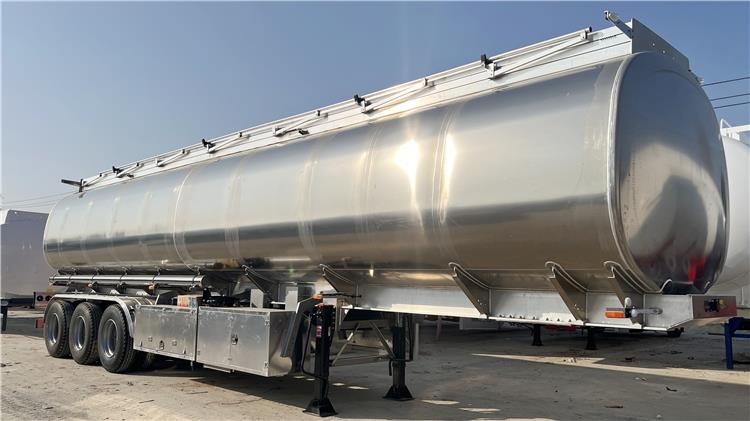 Se vende remolque cisterna de aluminio en Congo
