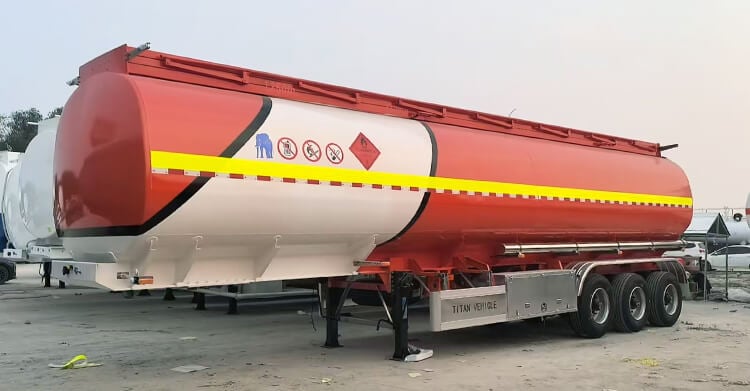 Cami&oacute;n cisterna de combustible de 3 ejes en venta en Uganda