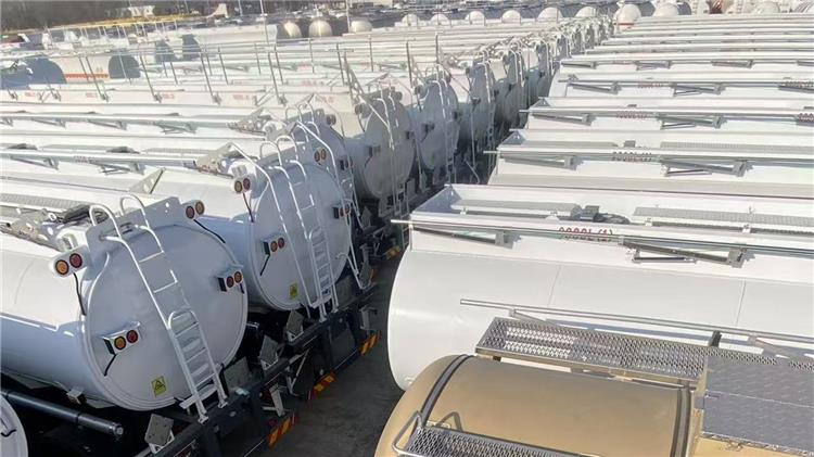 Remolque cisterna de combustible de 45.000 litros en venta en Ghana