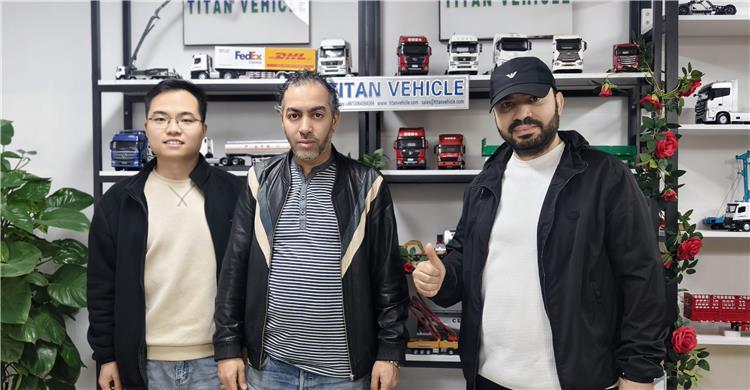 Remolque de plataforma baja de 100 toneladas en venta en Turkmenist&aacute;n