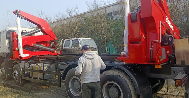 Camión portacontenedores de 20 pies con carga lateral en venta en Chile