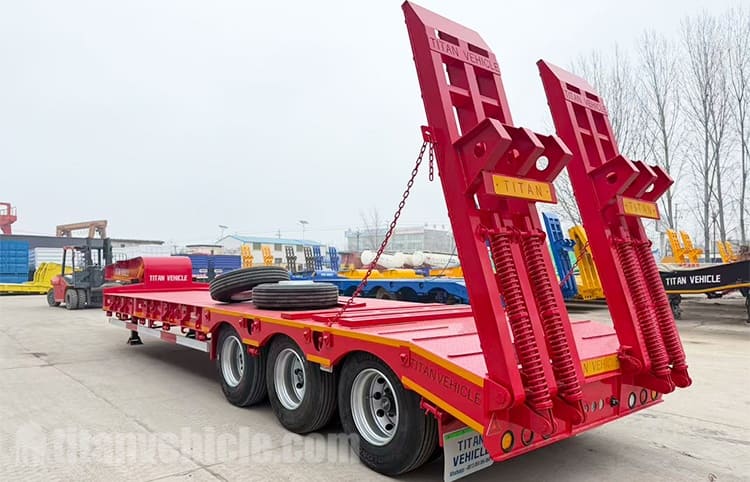 Semirremolque de plataforma baja de 3 ejes en venta en Uganda