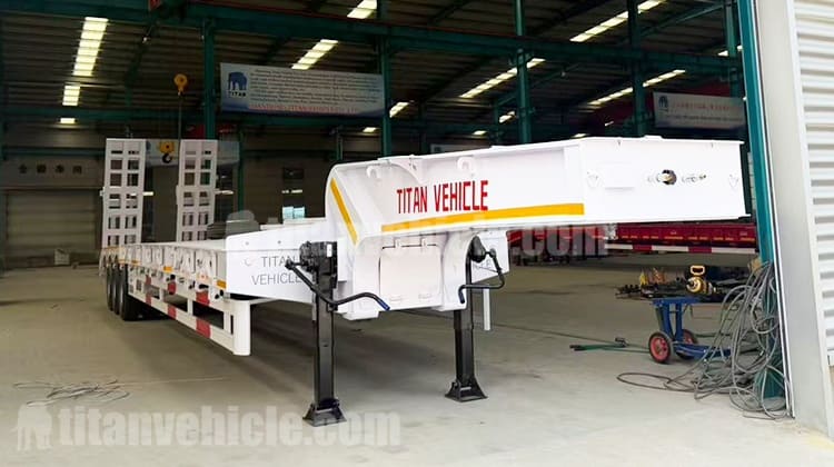 Camión con remolque de plataforma baja de 60 toneladas en venta en Senegal.