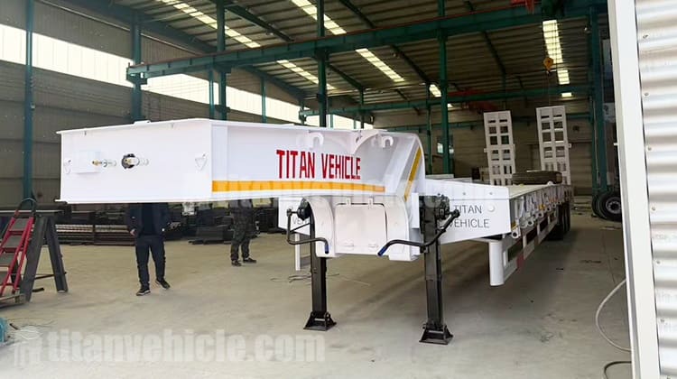 Camión con remolque de plataforma baja de 60 toneladas en venta en Senegal.