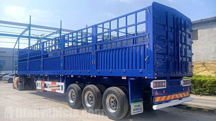 Clientes de Mozambique vinieron a TITAN a comprar un semirremolque para cercas.