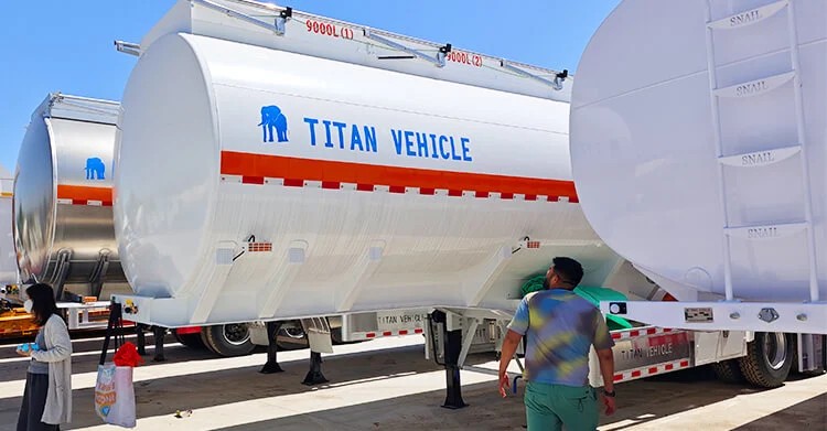 Se vende camión cisterna Titan de 45.000 litros en Ghana.