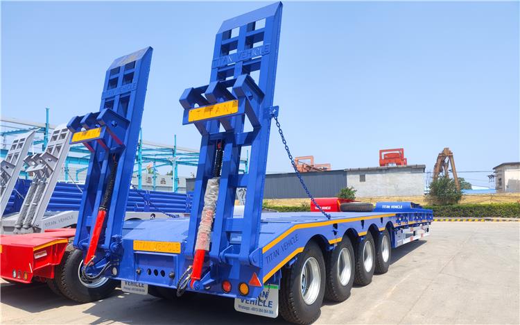 Se vende remolque de plataforma baja de tres ejes y 80 toneladas en Lagos, Nigeria.