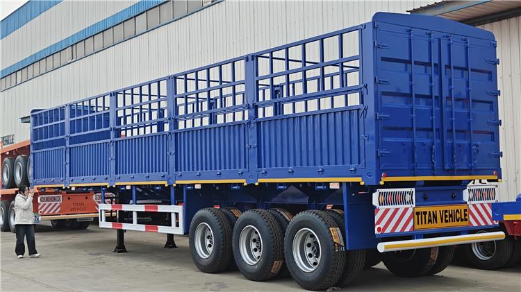 Semirremolque de 3 ejes y 60 toneladas para transporte de vallas en venta en Senegal.