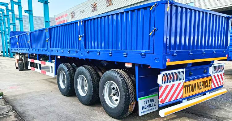 Remolque de 3 ejes con paredes laterales en venta en Mozambique