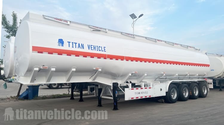 Se vende en República Dominicana un remolque cisterna de petróleo de 54.000 litros.