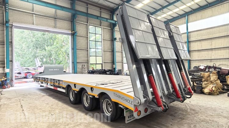 Remolque hidráulico de plataforma baja de tres ejes en venta en Nigeria
