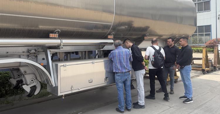 Remolque cisterna de aluminio para combustible en venta en Costa Rica