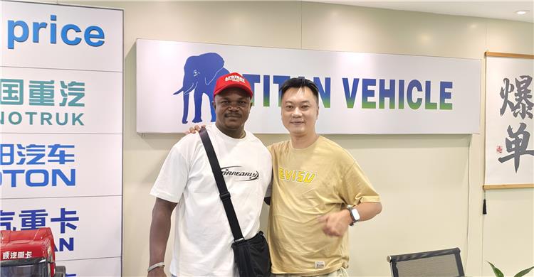 Se vende en Mali un remolque cisterna de combustible de 3 ejes y 45.000 litros.