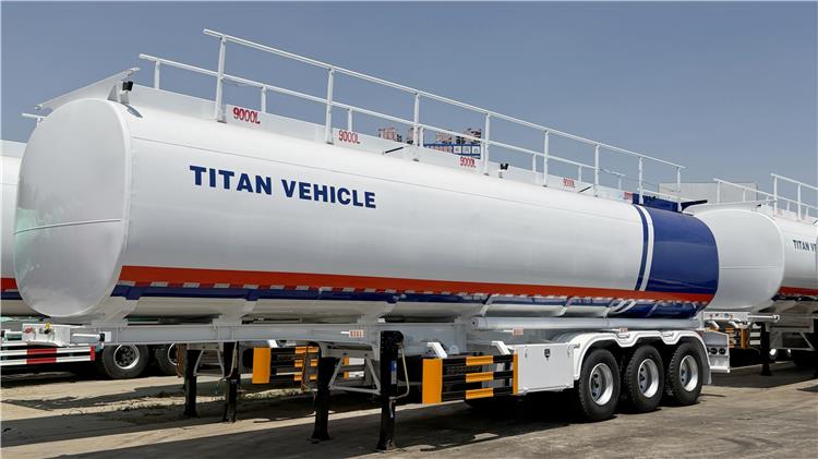 Se vende en Mali un remolque cisterna de combustible de 3 ejes y 45.000 litros.