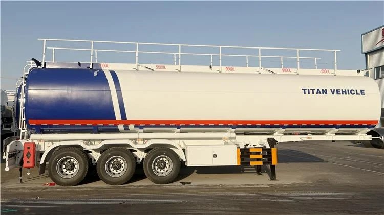 Se vende en Mali un remolque cisterna de combustible de 3 ejes y 45.000 litros.