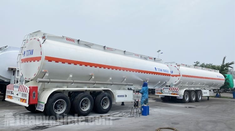 Se vende en Mali un remolque cisterna para aceite de palma con capacidad para 40.000 litros.