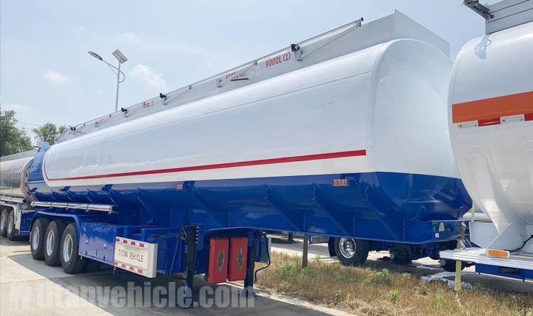 Un cliente zambiano visita TITAN para comprar un semirremolque cisterna de combustible de 45.000 litros.