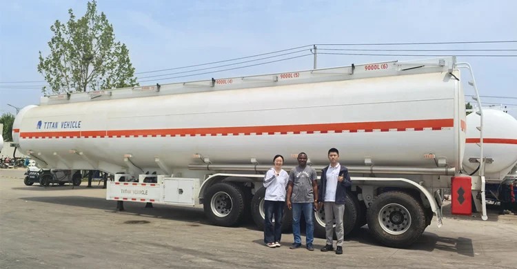 Se vende semirremolque cisterna TITAN en Accra, Ghana.