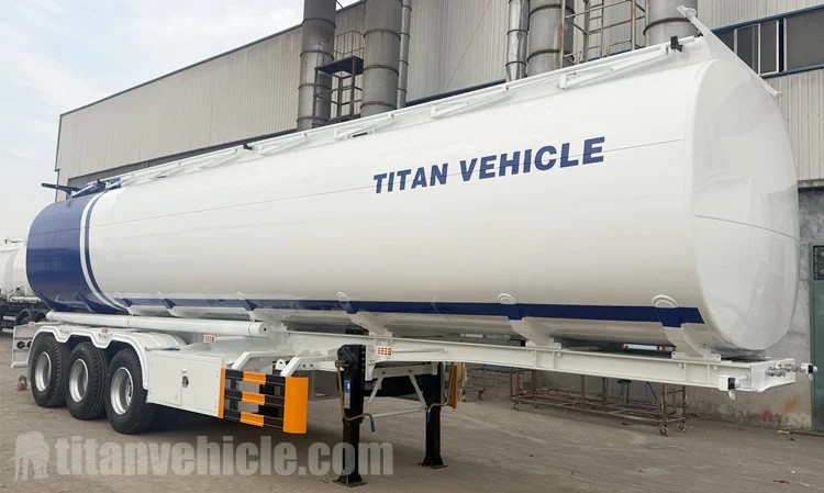 Se vende semirremolque cisterna TITAN en Accra, Ghana.