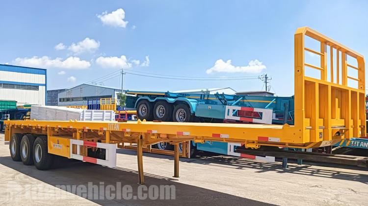 Clientes zimbabuenses visitan TITAN para comprar un remolque de plataforma de tres ejes.