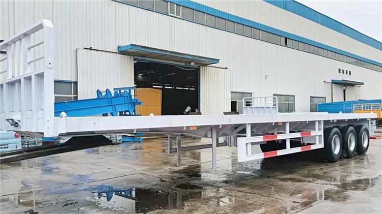 Remolque de plataforma de 3 ejes en venta en Mali