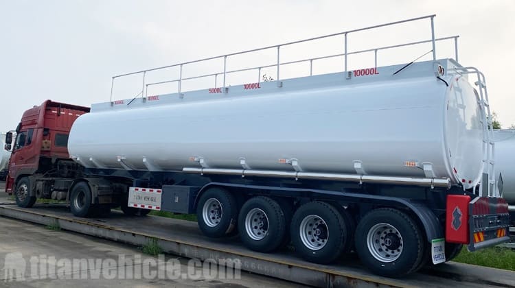 Se vende en Mali un remolque cisterna de combustible di&eacute;sel de 45.000 litros.