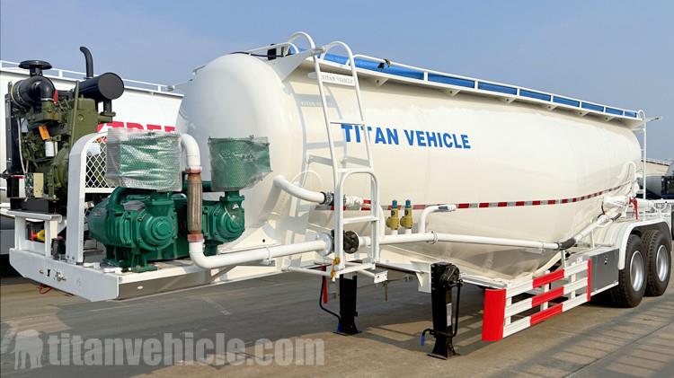Cliente dominicano visita TITAN para comprar un cami&oacute;n cisterna de cemento de 2 ejes y 25 m&sup3;.