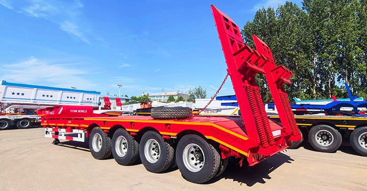 Remolque de plataforma baja de 4 ejes y 100 toneladas en venta en Ghana.