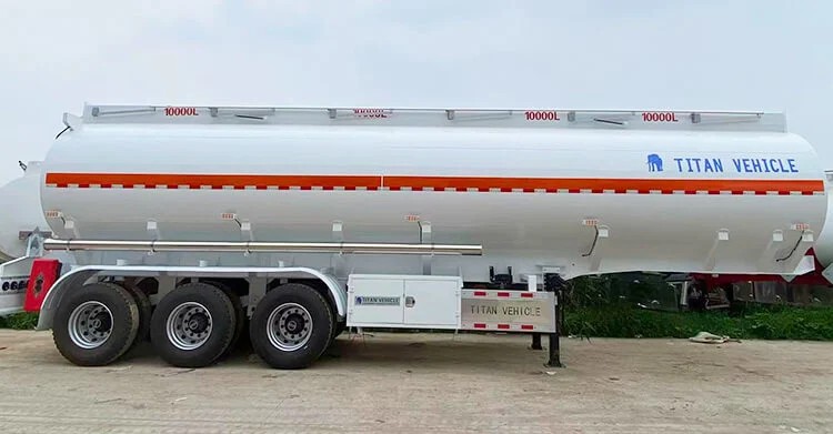 Se vende cami&oacute;n cisterna Titan en Senegal.