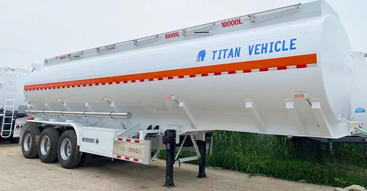 Se vende cami&oacute;n cisterna Titan en Senegal.