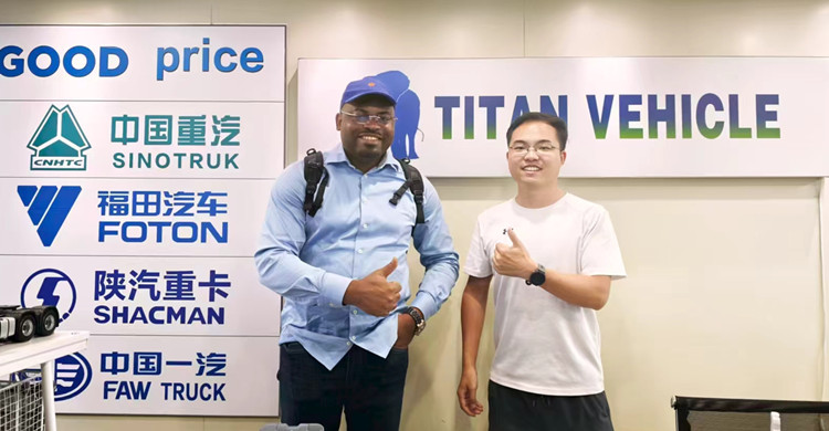 Cliente guineano visitó TITAN para comprar remolque volquete de 4 ejes
