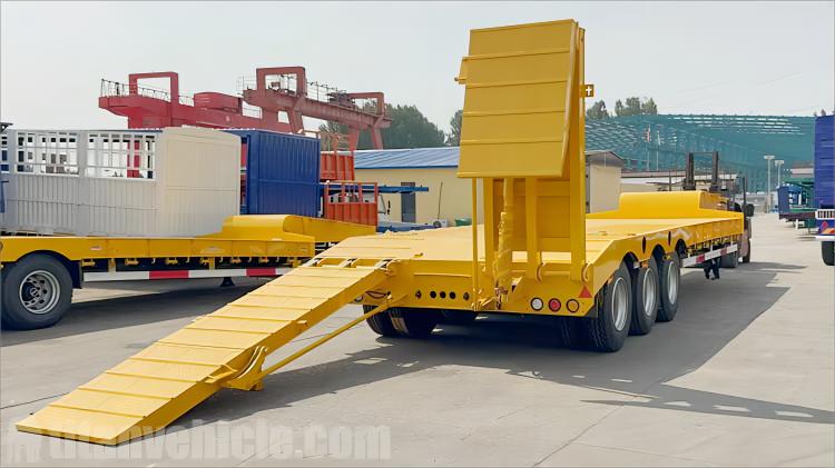 Semirremolque de plataforma baja plegable de 3 ejes y 80 toneladas a la venta en Ghana