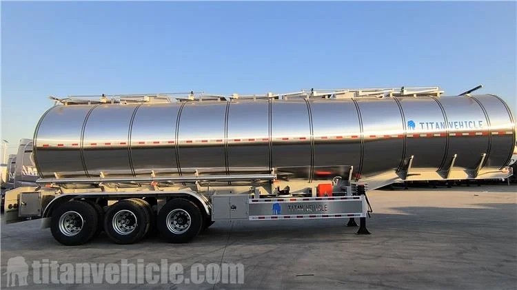 Remolque cisterna de acero inoxidable de tres ejes a la venta en los Emiratos Árabes Unidos