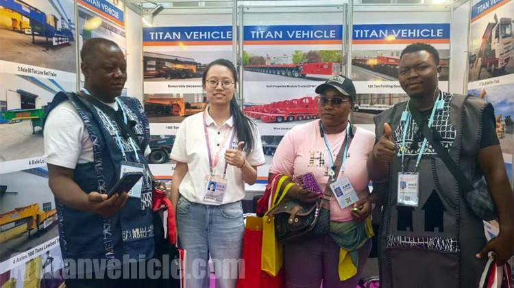 Clientes de todo el mundo visitan el stand de TITAN en la Feria de Cantón