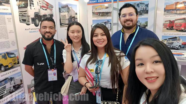 Clientes de todo el mundo visitan el stand de TITAN en la Feria de Cantón